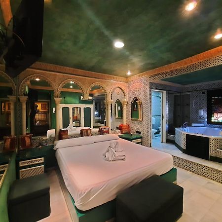 Hostal Avenida Andalucia - Solo Adultos Sevilla Eksteriør billede