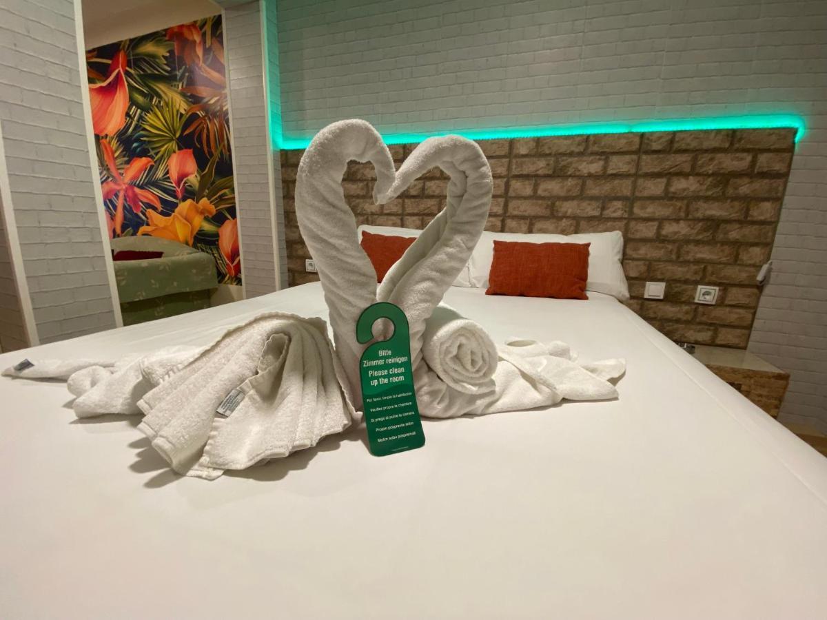 Hostal Avenida Andalucia - Solo Adultos Sevilla Eksteriør billede
