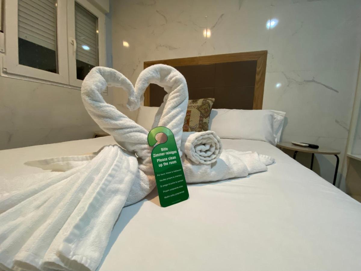 Hostal Avenida Andalucia - Solo Adultos Sevilla Eksteriør billede
