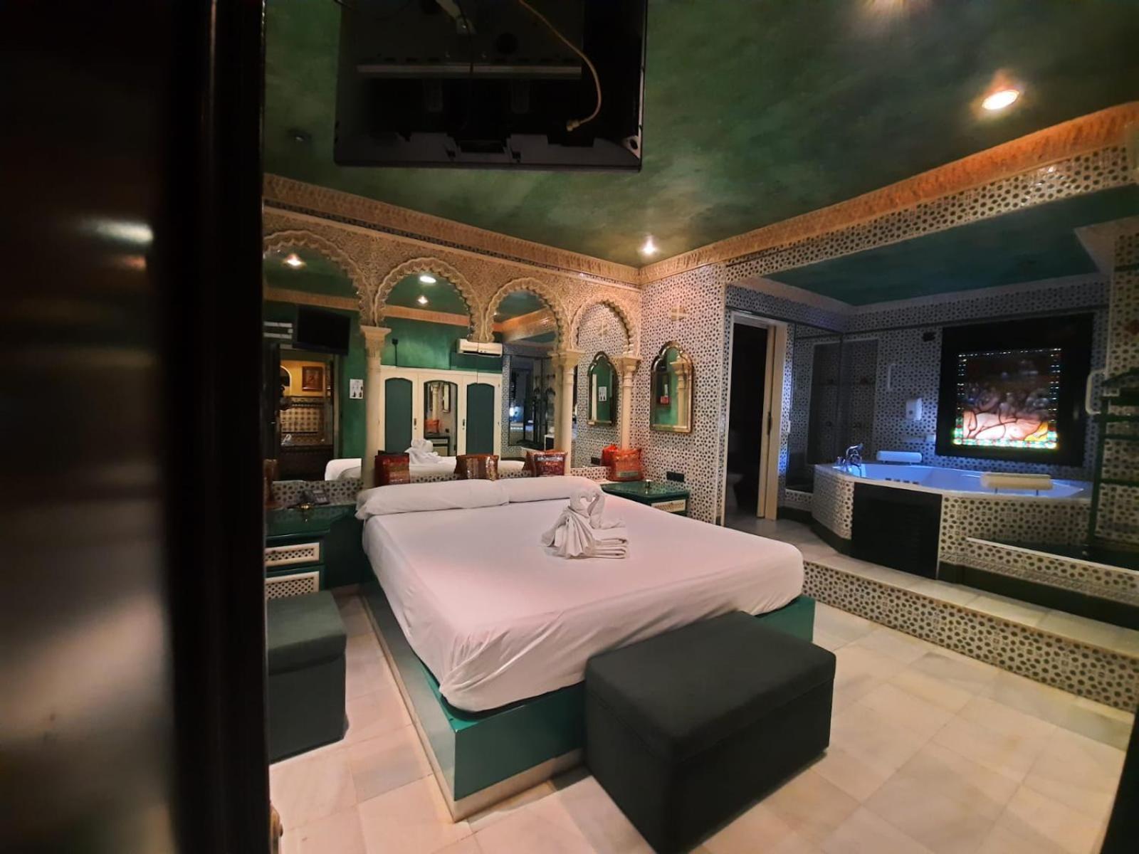 Hostal Avenida Andalucia - Solo Adultos Sevilla Eksteriør billede