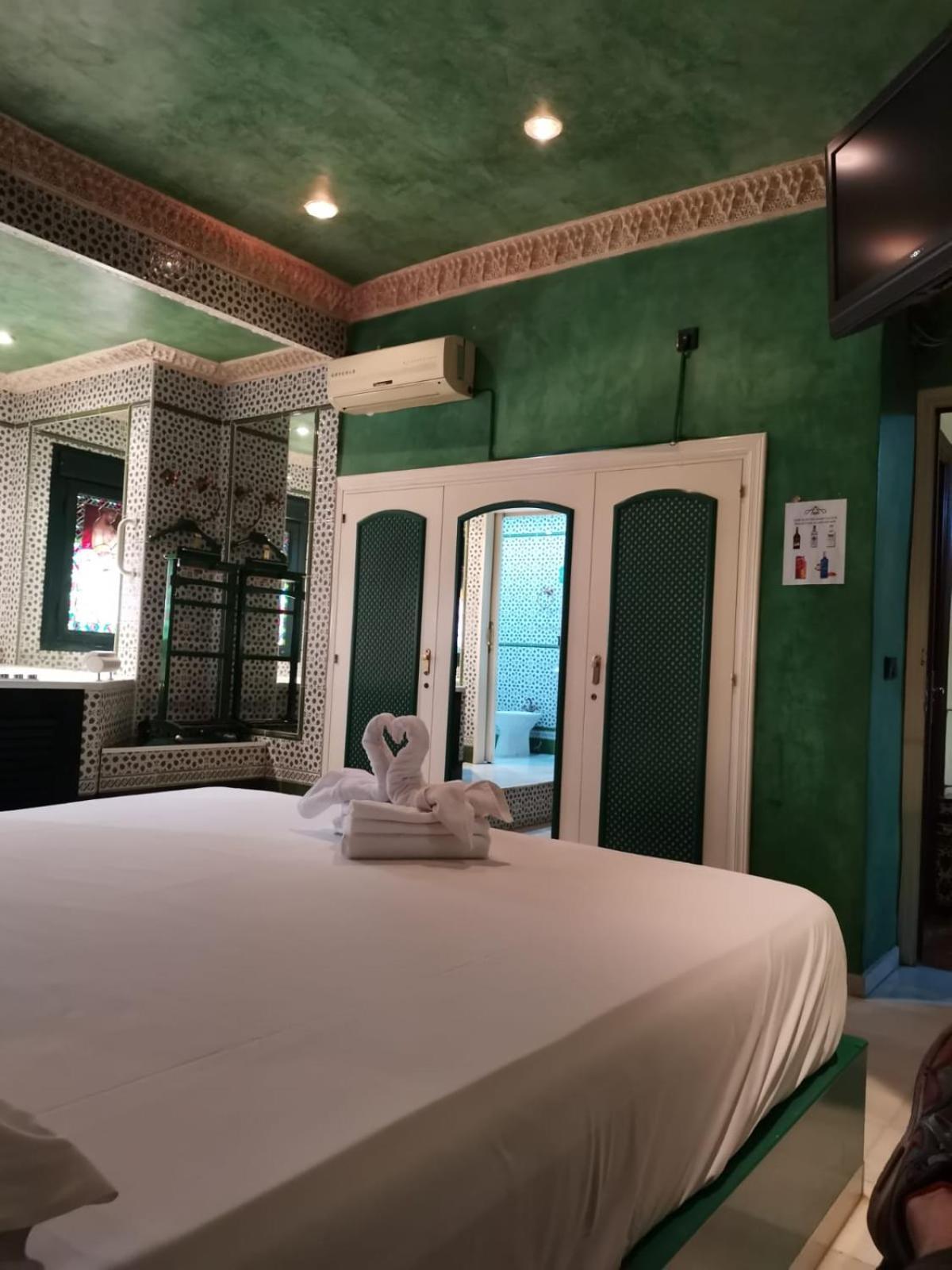 Hostal Avenida Andalucia - Solo Adultos Sevilla Eksteriør billede