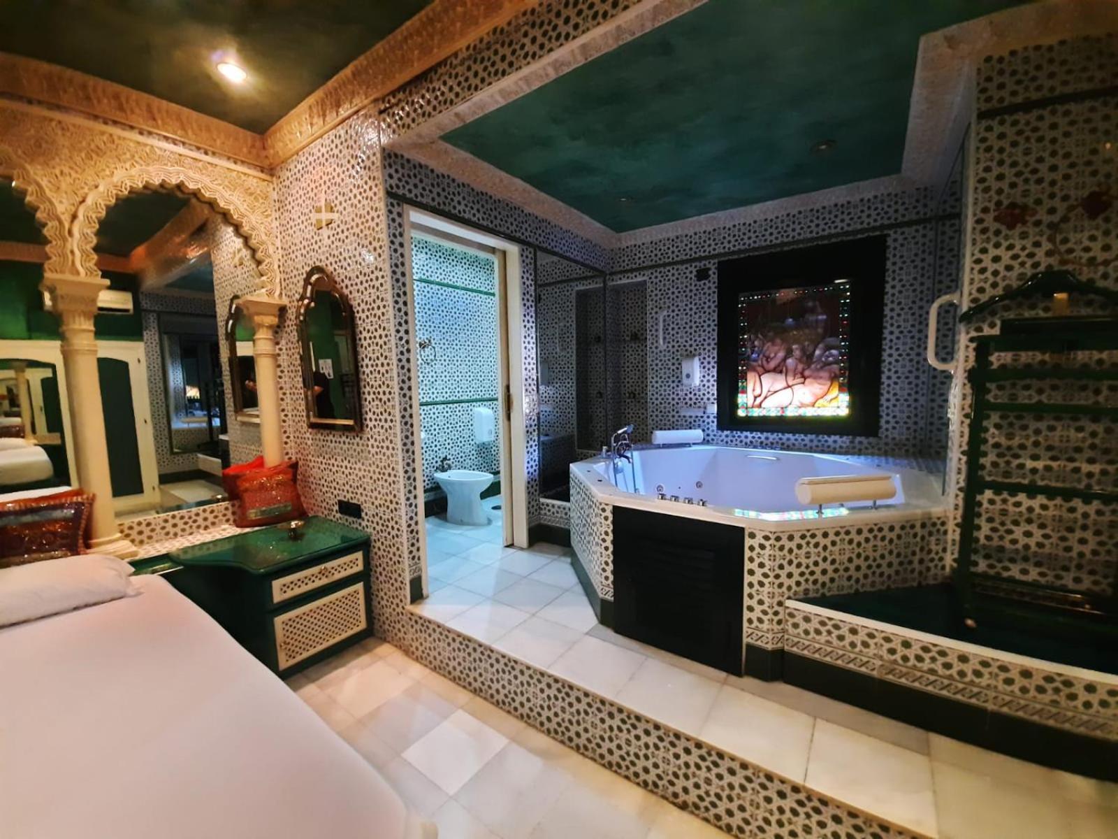 Hostal Avenida Andalucia - Solo Adultos Sevilla Eksteriør billede