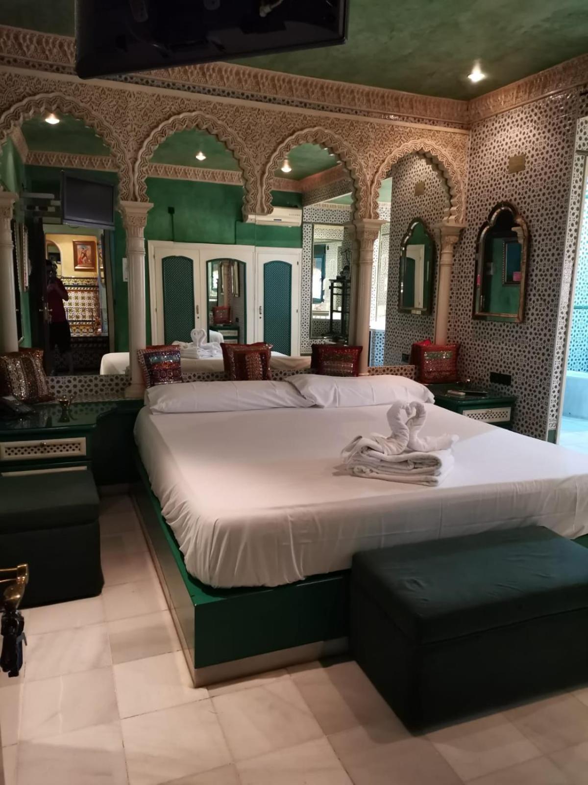 Hostal Avenida Andalucia - Solo Adultos Sevilla Eksteriør billede