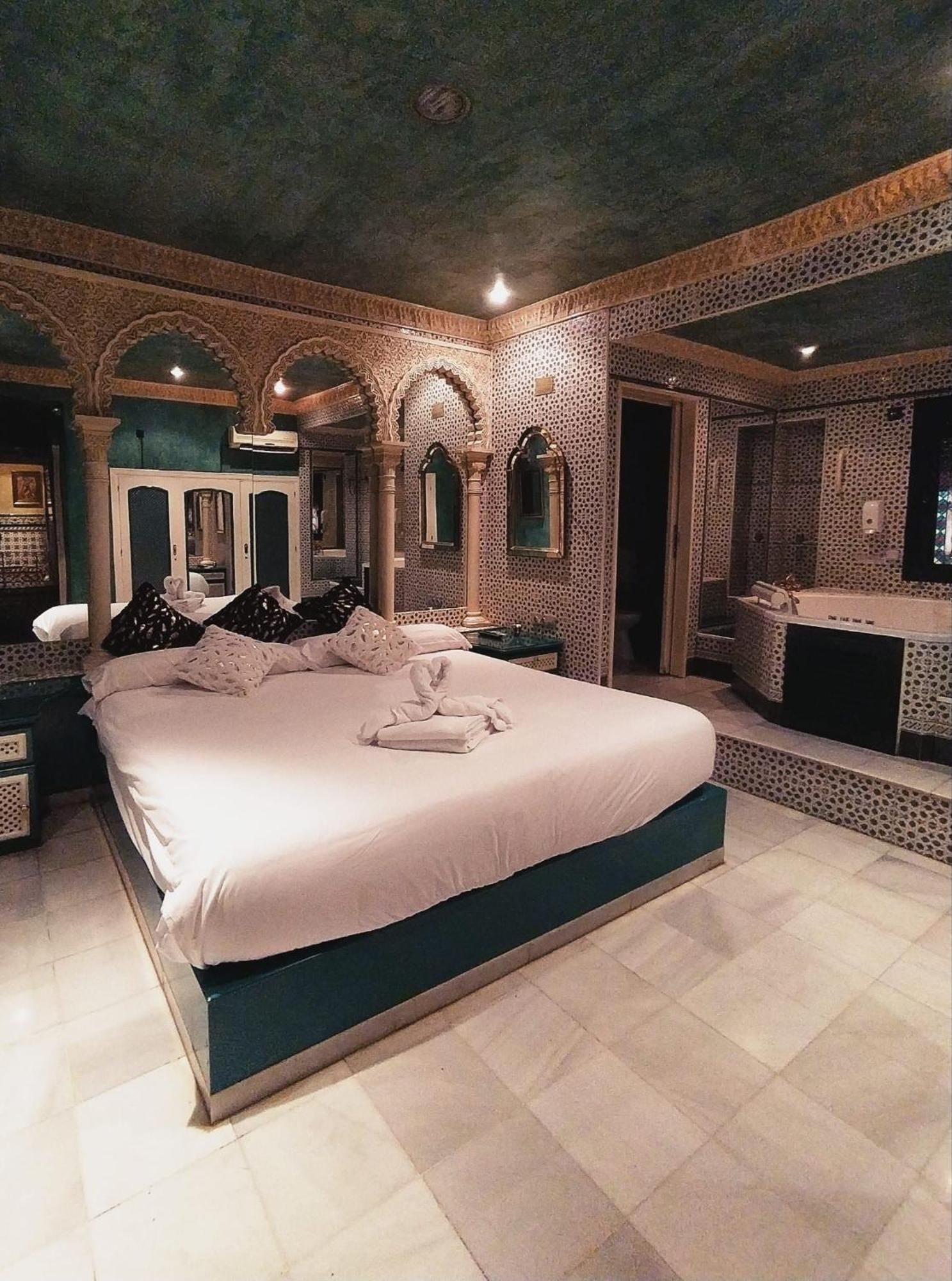 Hostal Avenida Andalucia - Solo Adultos Sevilla Eksteriør billede