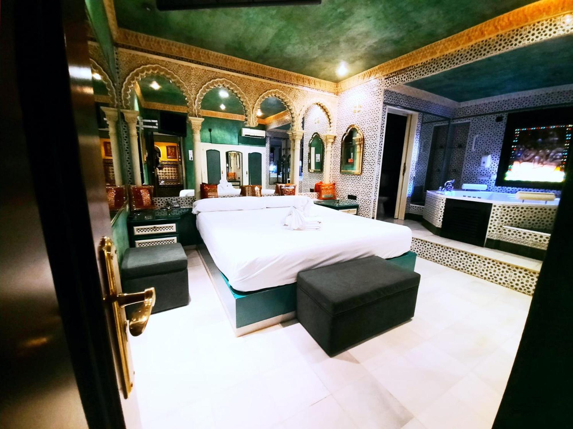 Hostal Avenida Andalucia - Solo Adultos Sevilla Eksteriør billede
