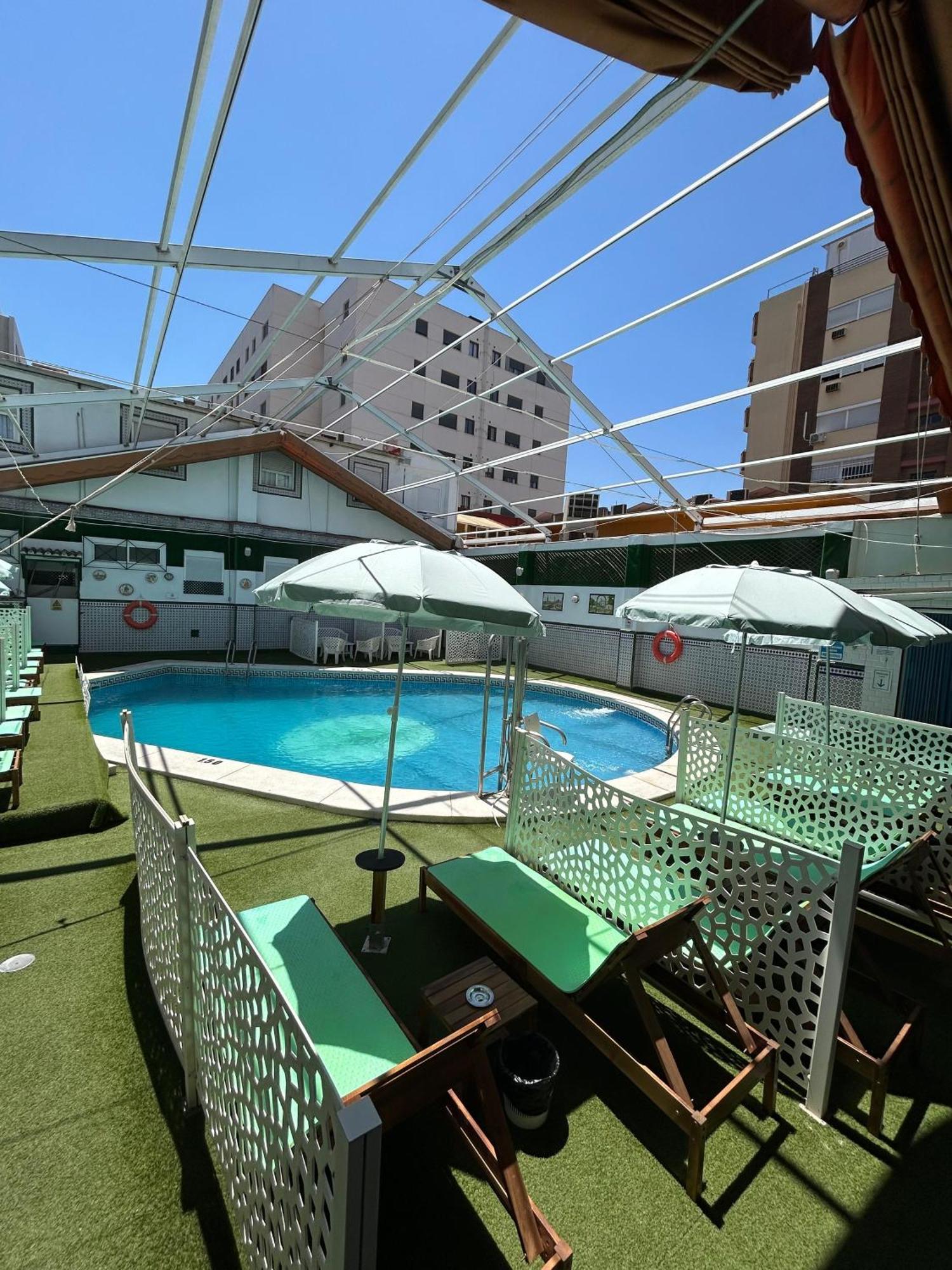 Hostal Avenida Andalucia - Solo Adultos Sevilla Eksteriør billede