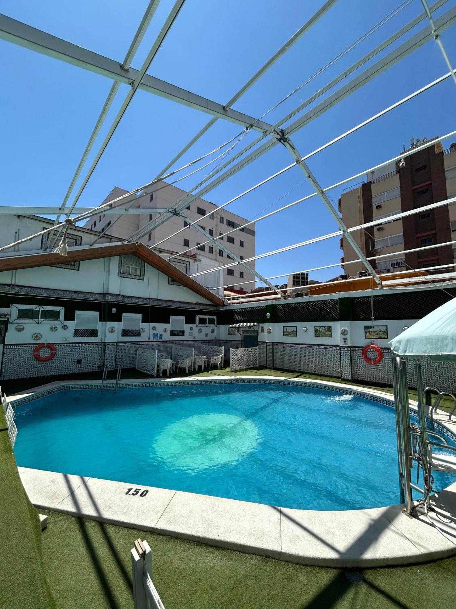 Hostal Avenida Andalucia - Solo Adultos Sevilla Eksteriør billede