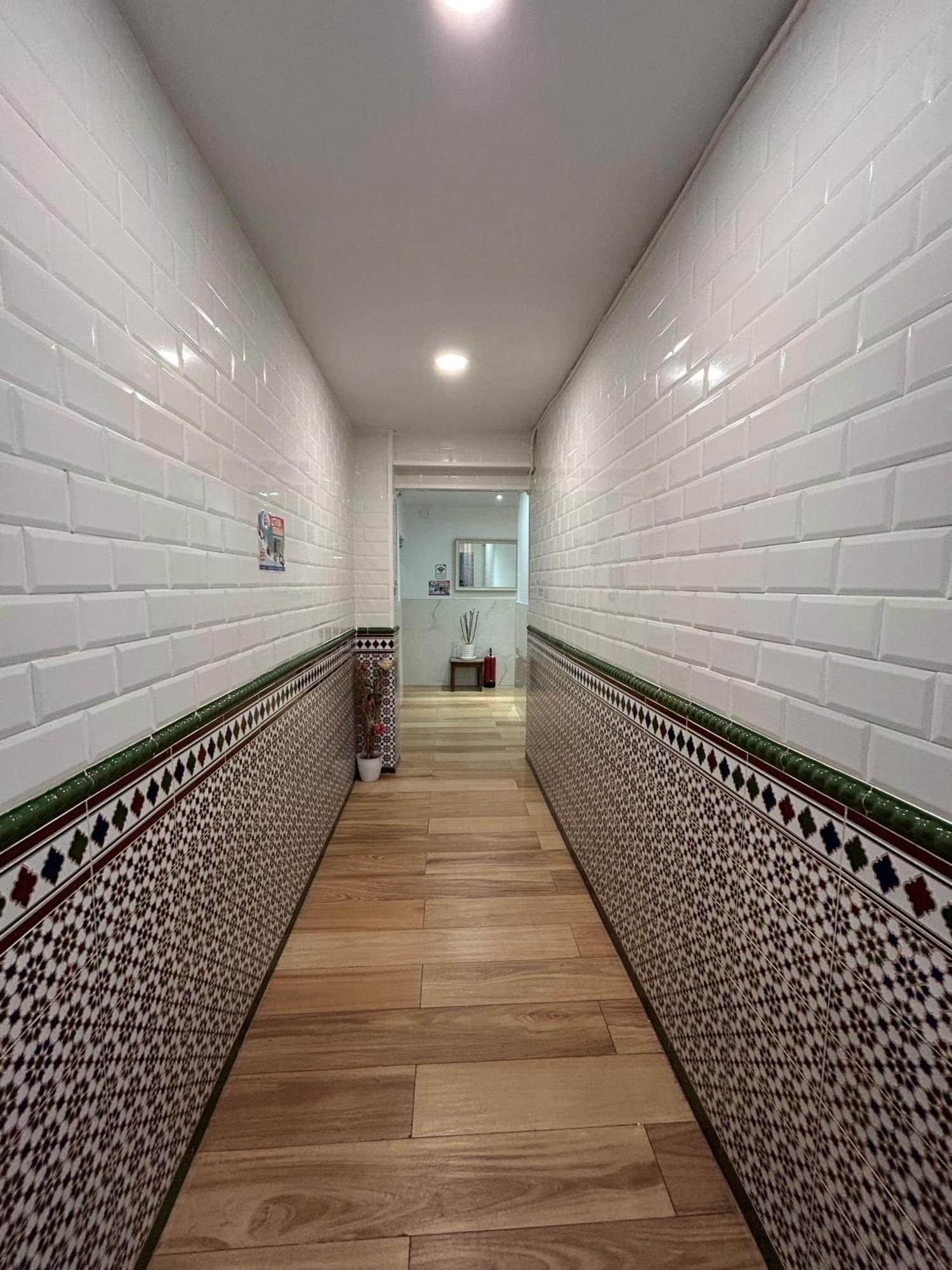 Hostal Avenida Andalucia - Solo Adultos Sevilla Eksteriør billede