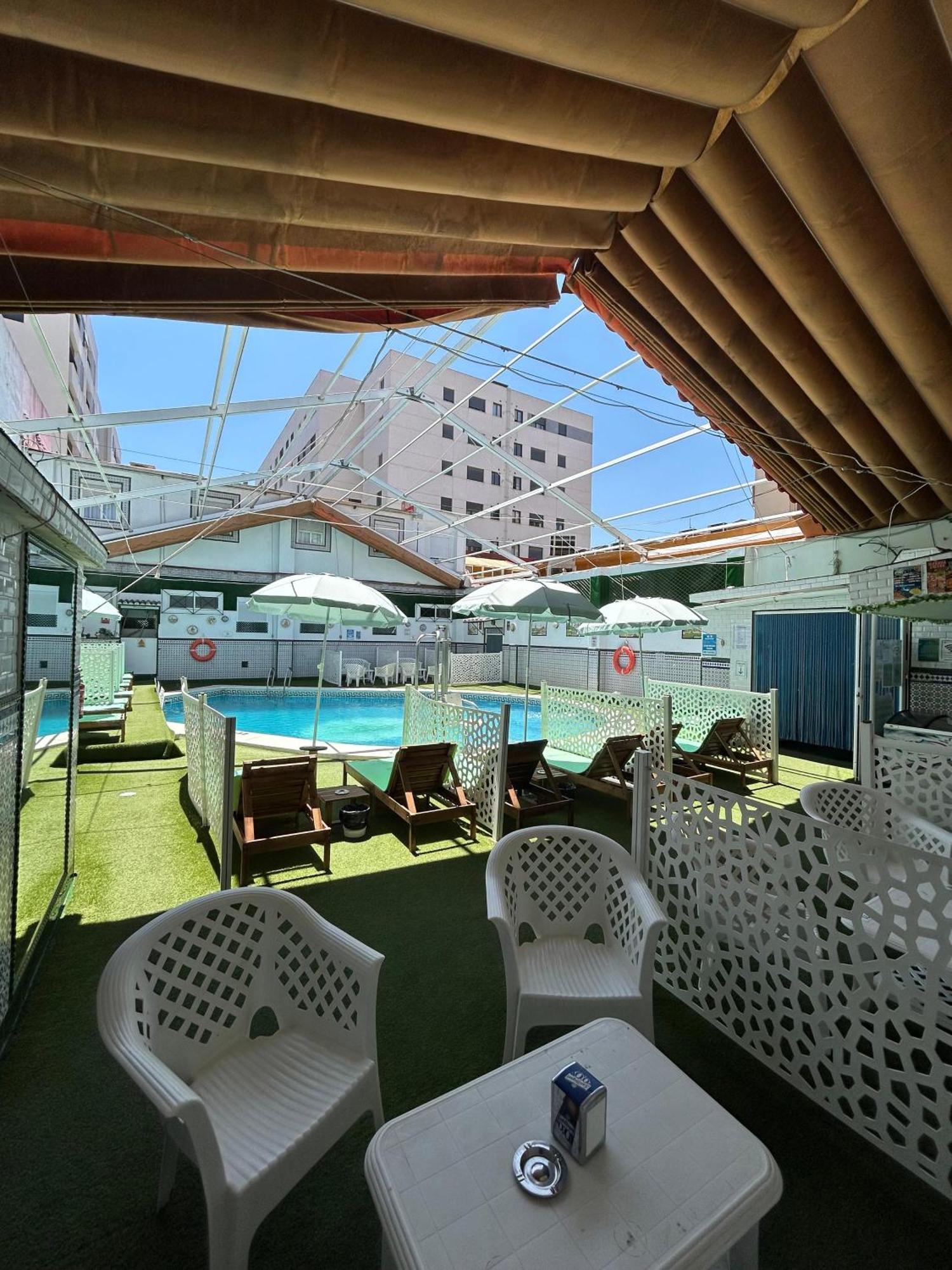 Hostal Avenida Andalucia - Solo Adultos Sevilla Eksteriør billede
