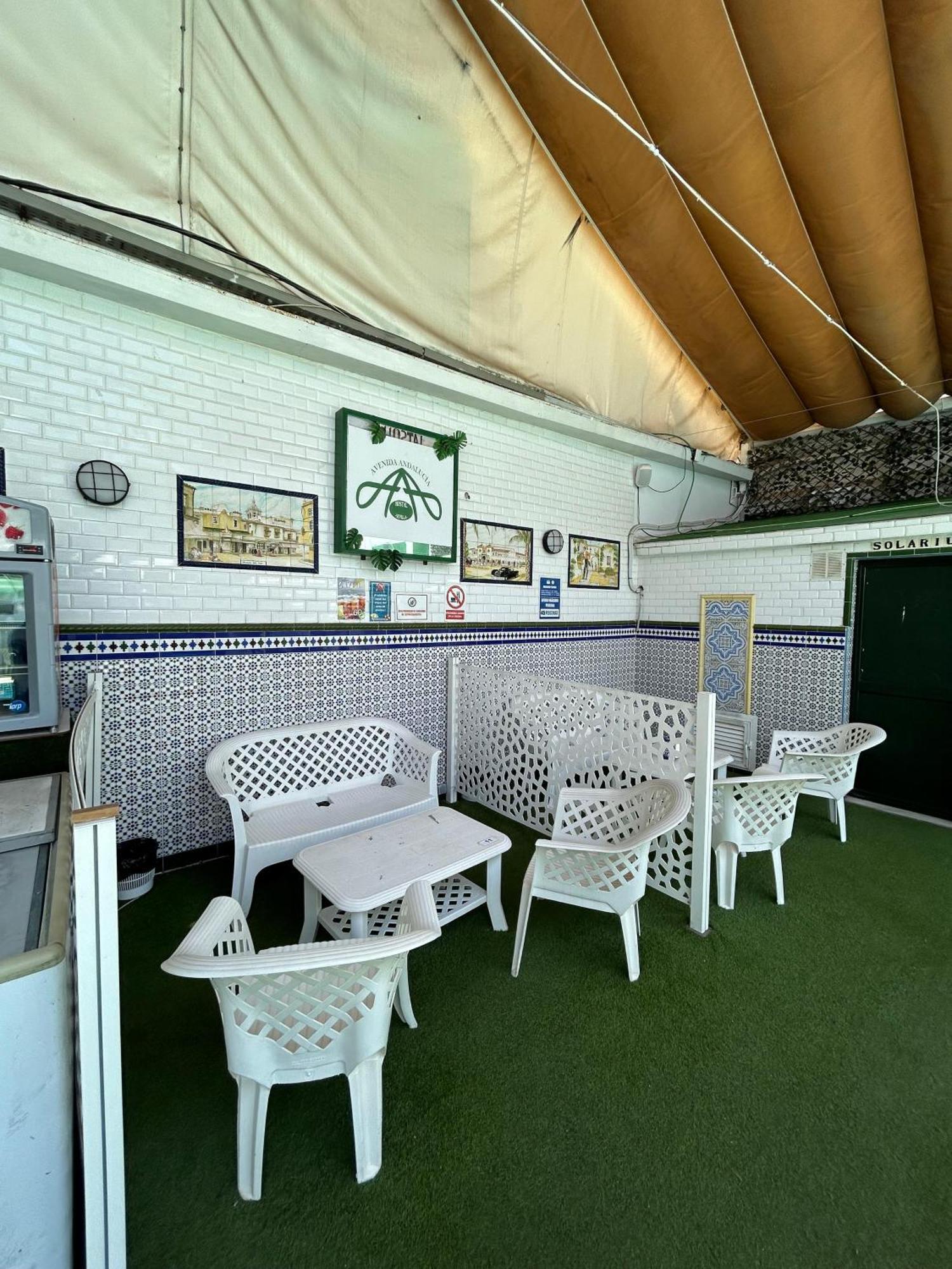 Hostal Avenida Andalucia - Solo Adultos Sevilla Eksteriør billede