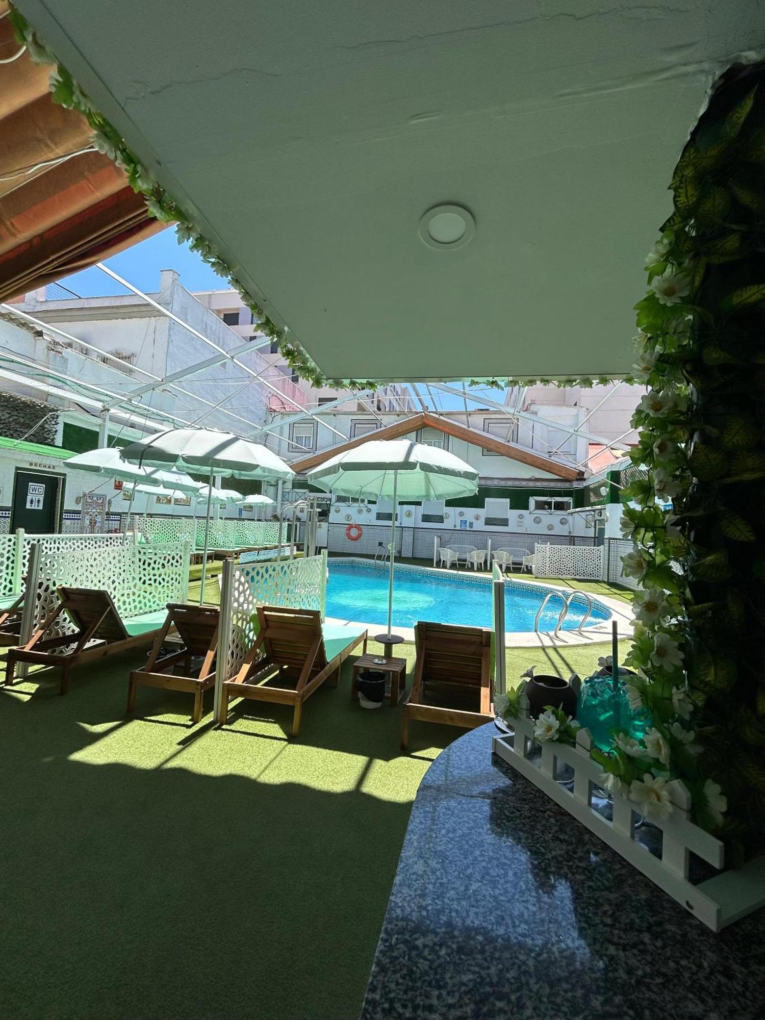 Hostal Avenida Andalucia - Solo Adultos Sevilla Eksteriør billede