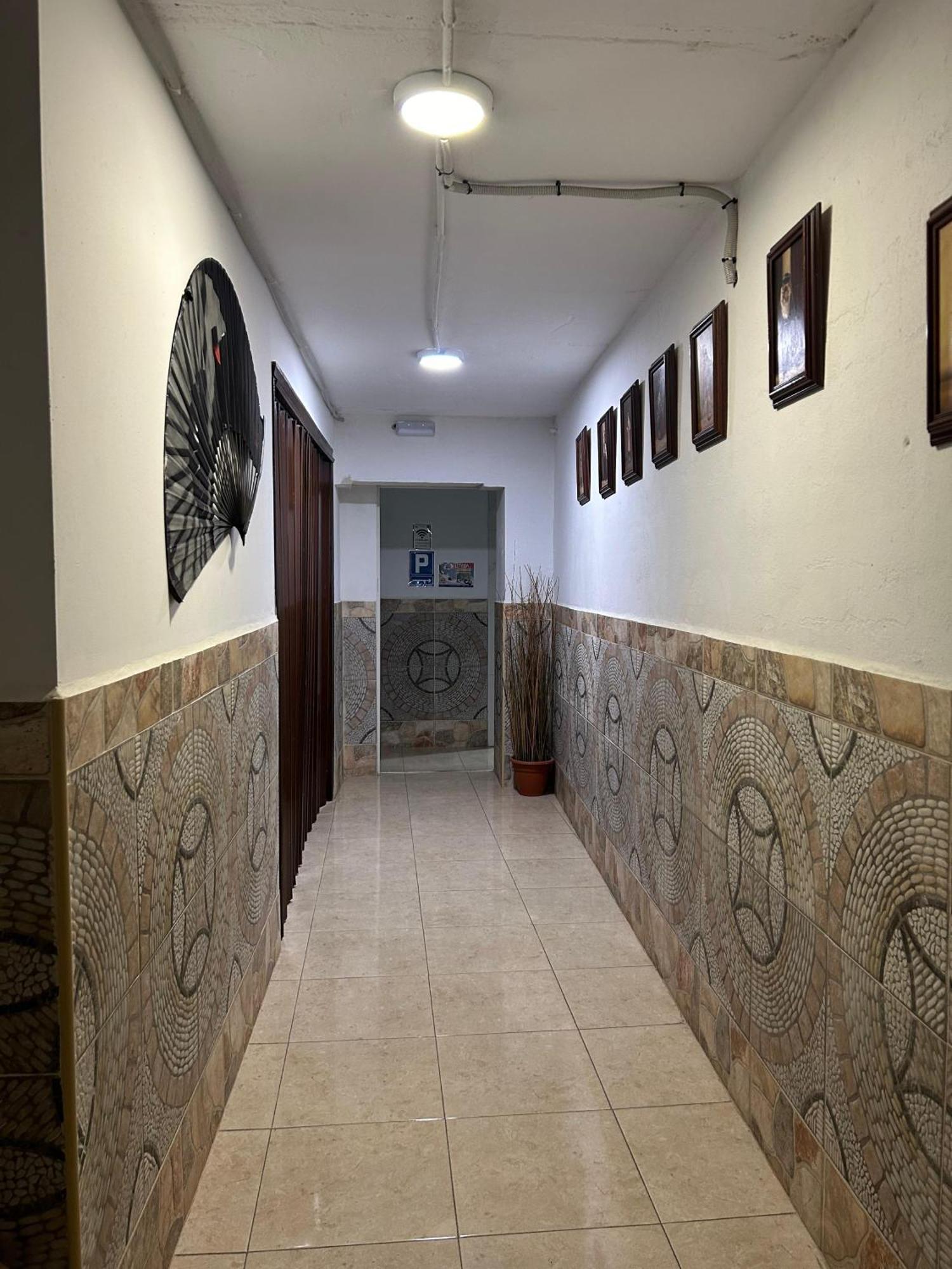 Hostal Avenida Andalucia - Solo Adultos Sevilla Eksteriør billede