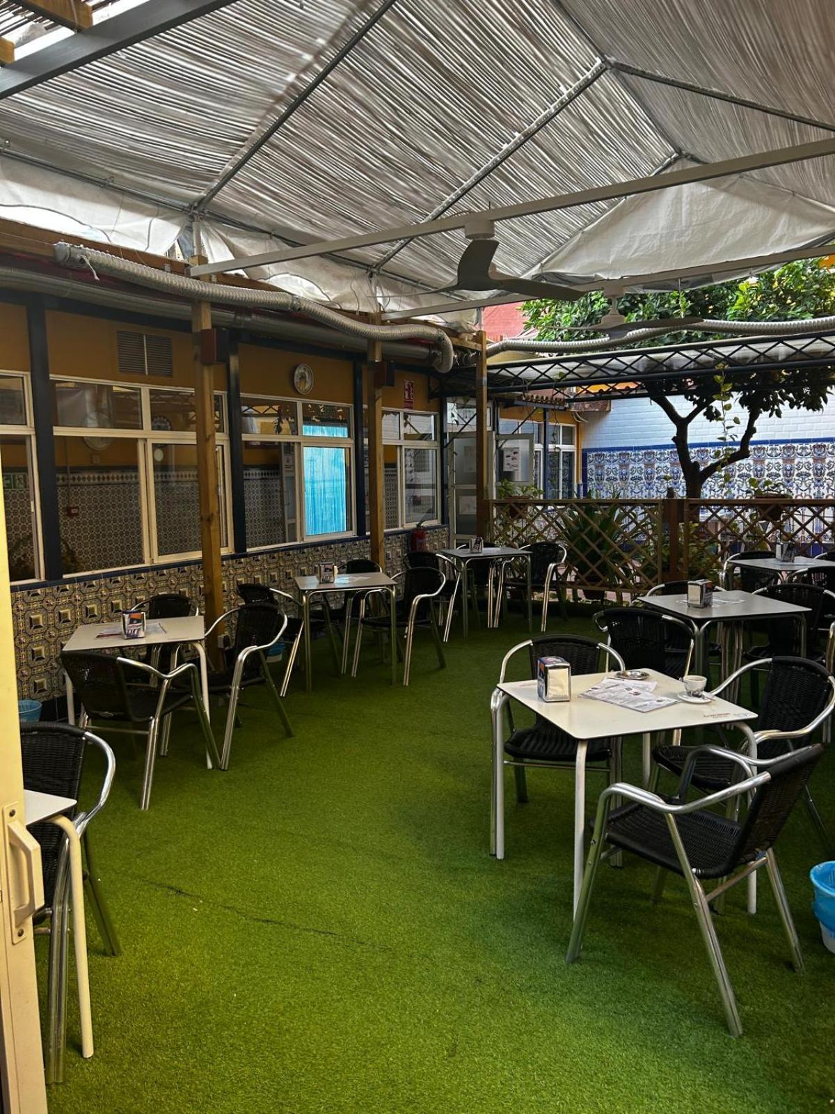 Hostal Avenida Andalucia - Solo Adultos Sevilla Eksteriør billede