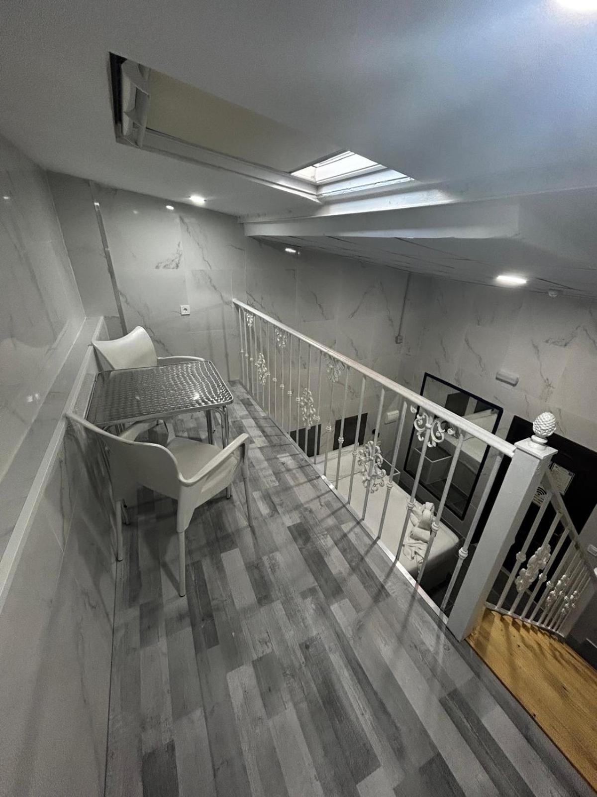 Hostal Avenida Andalucia - Solo Adultos Sevilla Eksteriør billede